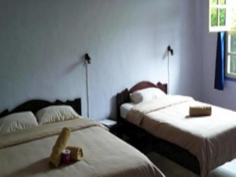 Hotel Happy Happy Bajawa Bagian luar foto